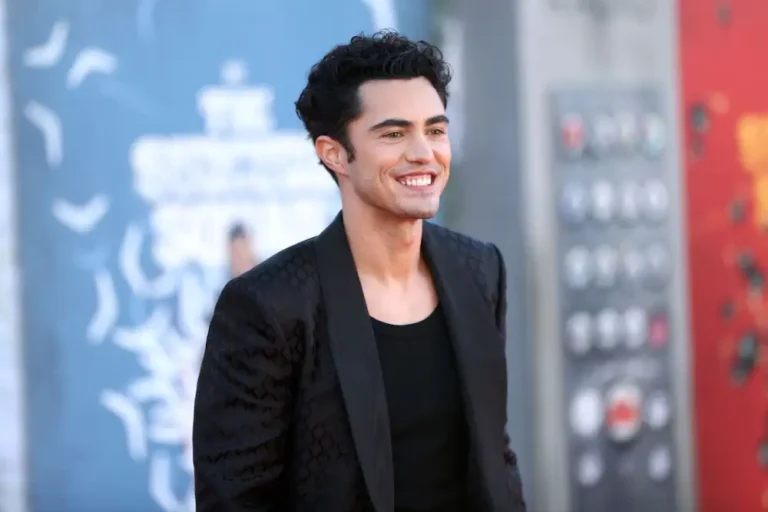 Darren Barnet Wzrost